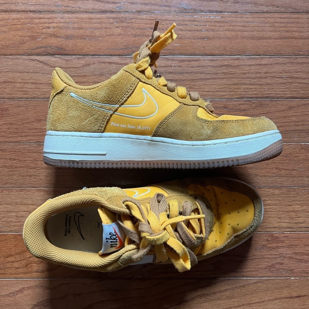 NIKE sneakers